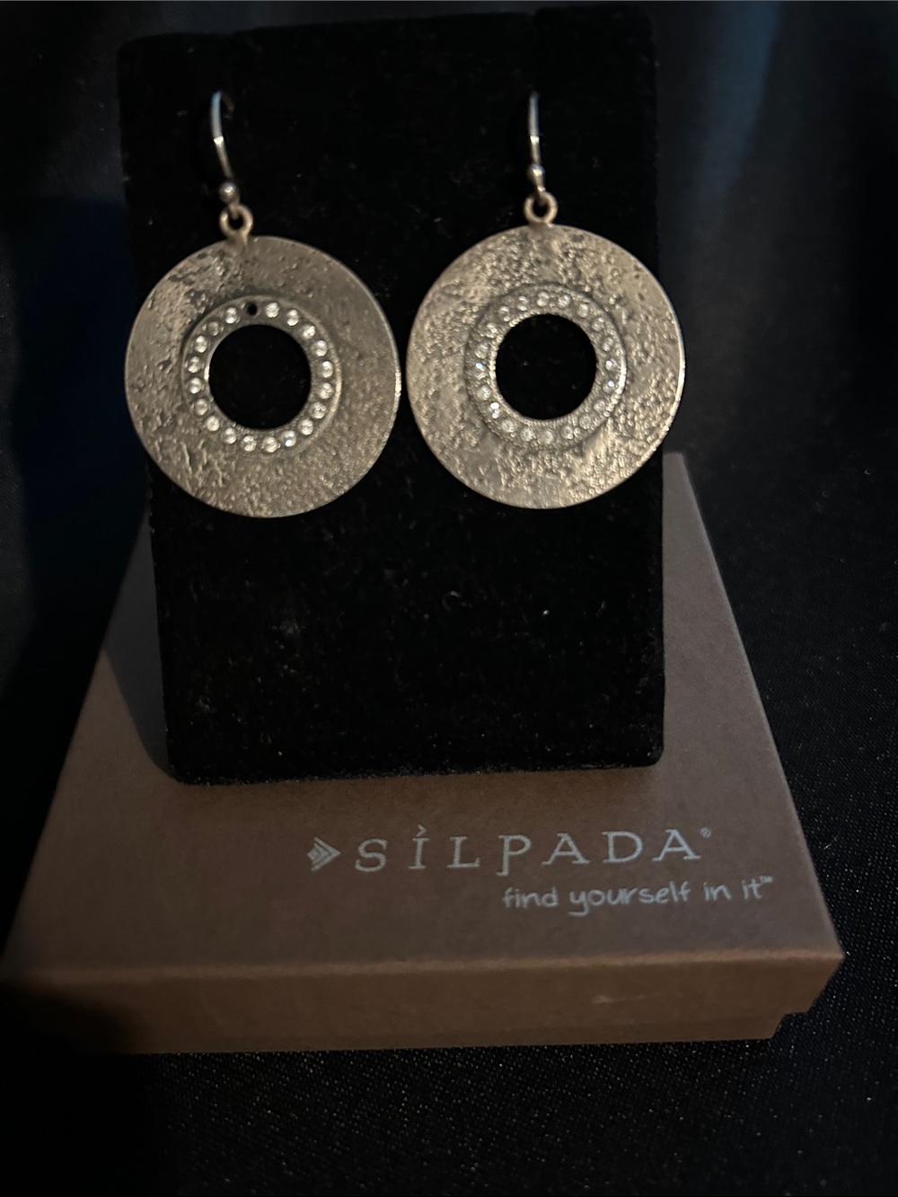 Silpada W1871 oxidized and Textured sterling silver Earrings - Picture 4 of 5